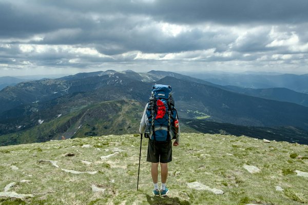 Où peut-on louer une maison de vacances en Indonésie avec des cours de batik et des excursions dans les rizières?